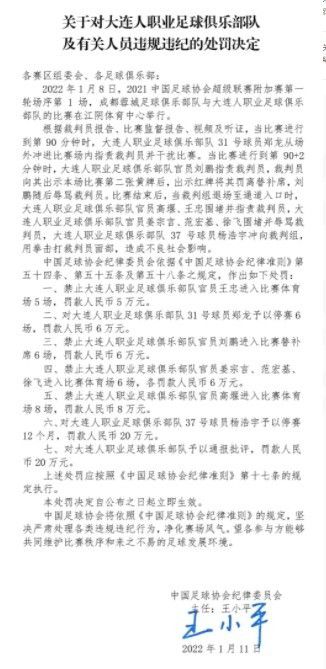 【比赛关键事件】开场仅40秒，阿克禁区外围拿球，向前趟了两步后起脚远射，球击中立柱弹出，阿尔瓦雷斯跟进俯身撞射破门，曼城1-0领先！